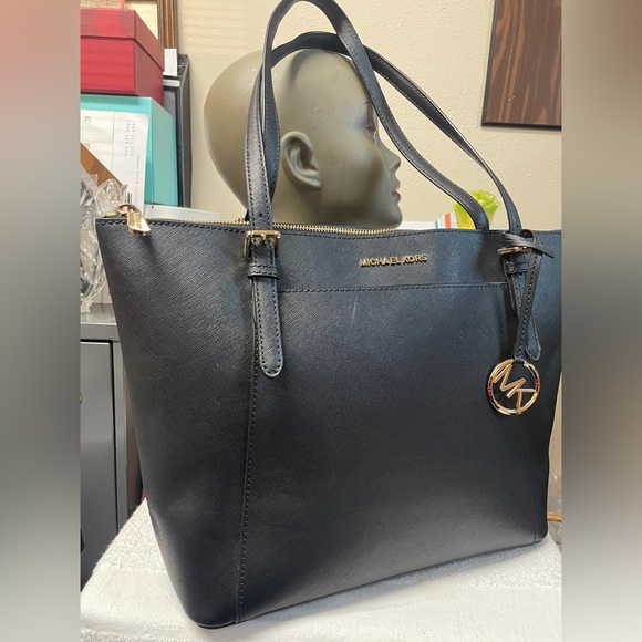 Michael Kors Large Tote - Picture 1 of 6
